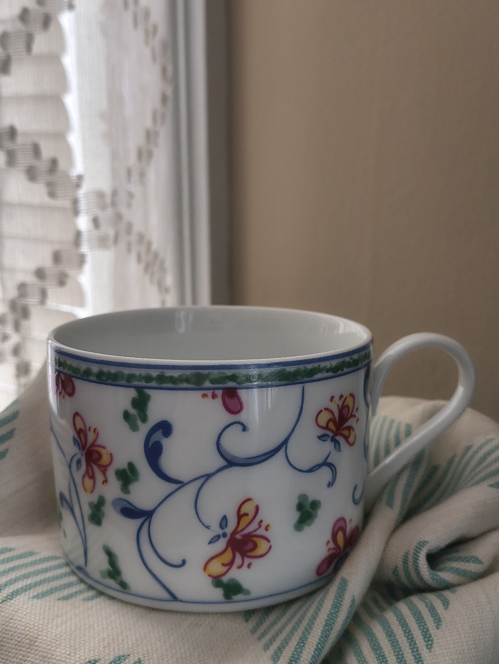 White Fine Porcelain Mug Blue Scroll and Multicolor Floral Pattern Tea Coffee